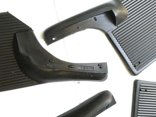 ISUZU KB 1995+  (4 X 2) MUDFLAPS