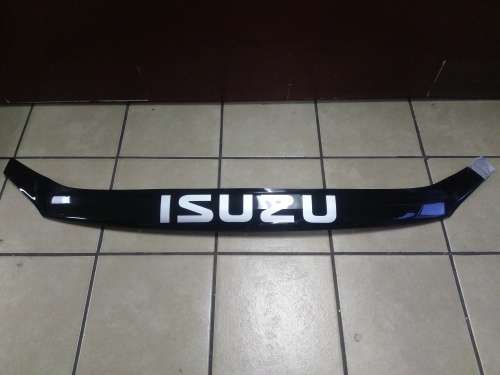 ISUZU 2008-2011 SHINY BLACK BONNET GUARD