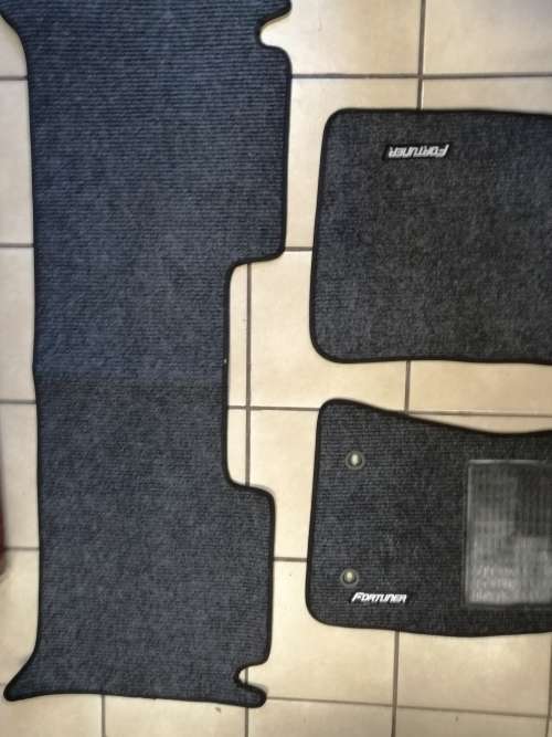 TOYOTA FORTUNER 2010-2015 RIBBED CAR MAT - 3 PIECE