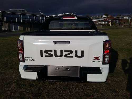 Isuzu Tailgate Loadbay Sticker - Matte Black