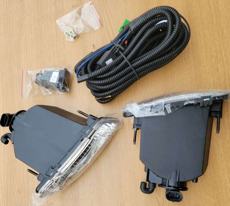 TOYOTA HILUX LEGEND 35 4WD 2003-2004 WITH HARNESSFOGLIGHT