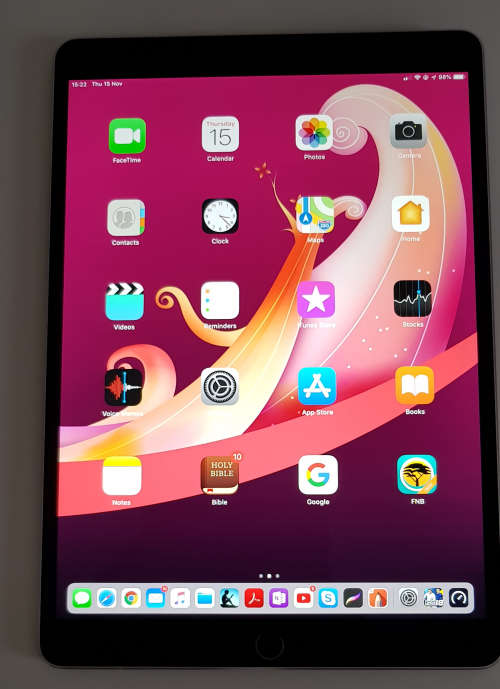 2017 IPad Pro 10.5 WIFI and Cellular 256Gb and Extra
