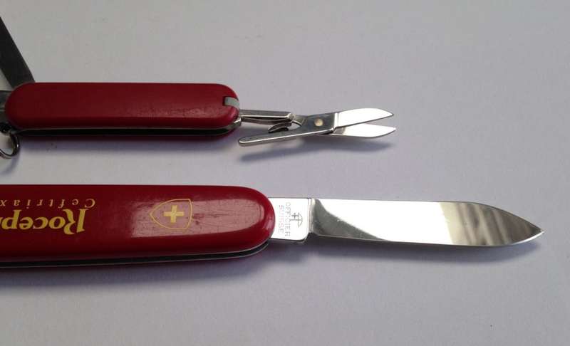 Pocket knife lot - Two Swiss Army / Victorinox pocket knives
