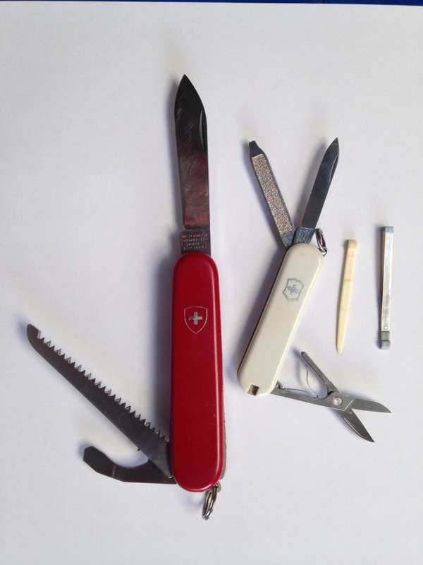 Pocket knife Lot: 2 Swiss Army Victorinox knives