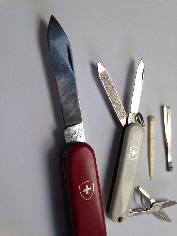 Pocket knife Lot: 2 Swiss Army Victorinox knives