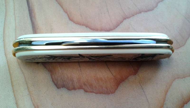 Boxed pocket knife "Tofino Canada"