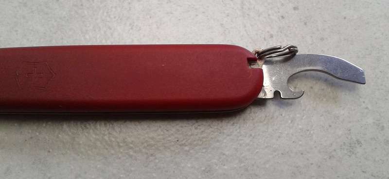 Pocket knife lot : Two Swiss Army pocket knives, Wenger Commander & Victorinox Bantam