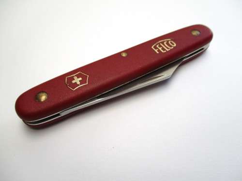 Swiss Army Victorinox - Day Packer folding knife clip point blade - 100mm
