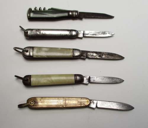 Miniature Richards `Lamp Post` pocket knife lot made in Sheffield, England.