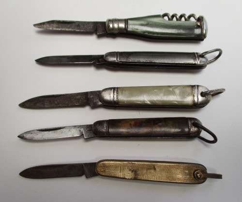 Miniature Richards `Lamp Post` pocket knife lot made in Sheffield, England.