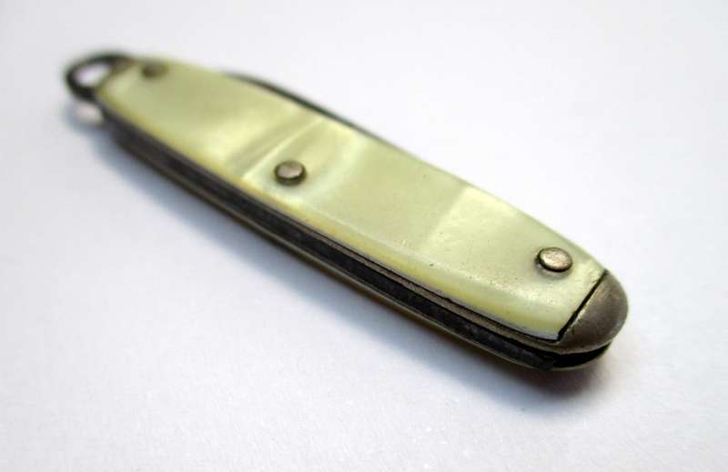 Vintage miniature USA CAMCO folding knife / fob knife / key chain knife