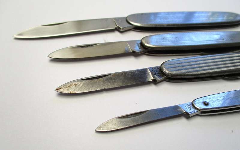 Lot of 4 vintage folding knives / pocket knife lot
