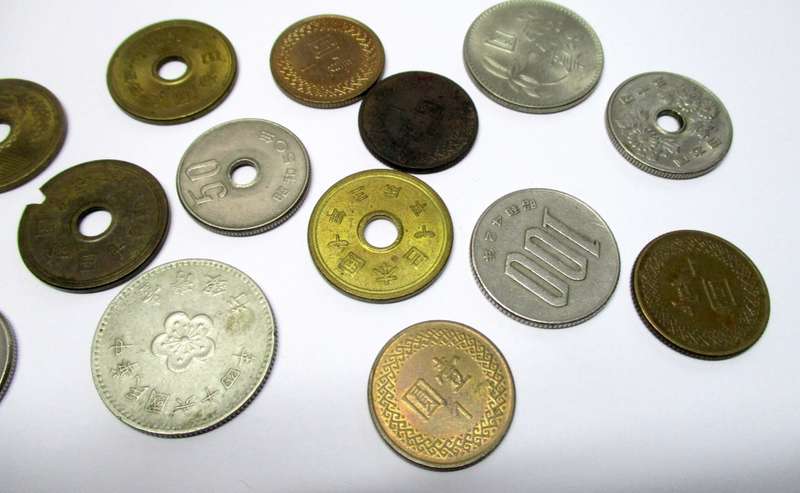 Small collection of Japanese coins