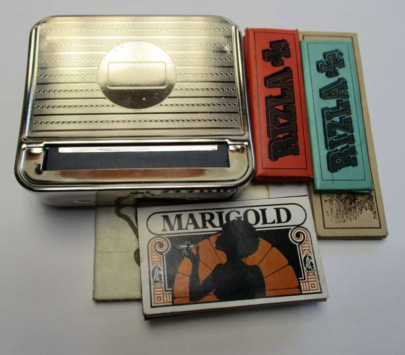 Vintage smoking papers - Rizla / Marigold & cigarette rolling tin