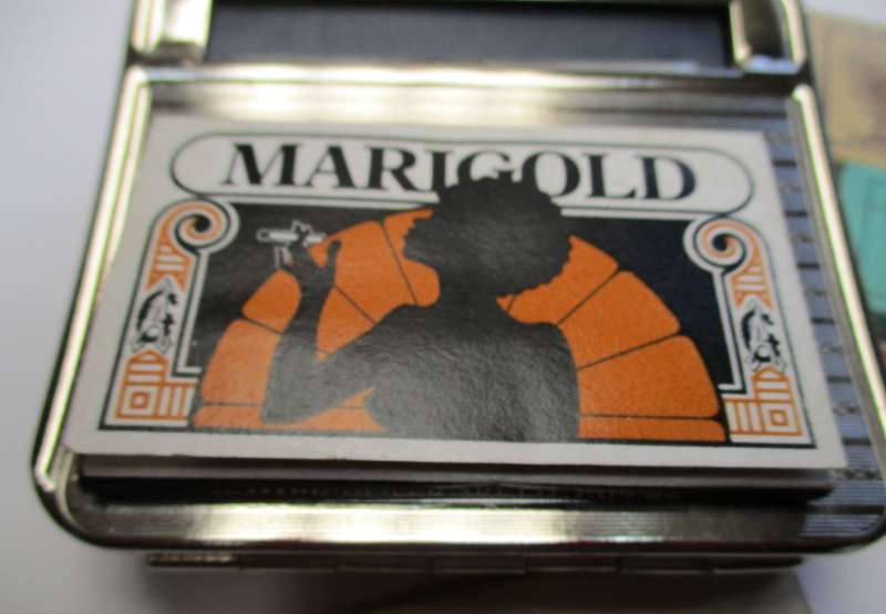Vintage smoking papers - Rizla / Marigold & cigarette rolling tin