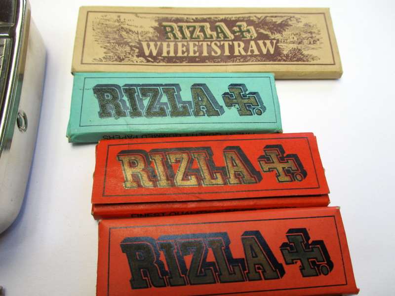 Vintage smoking papers - Rizla / Marigold & cigarette rolling tin