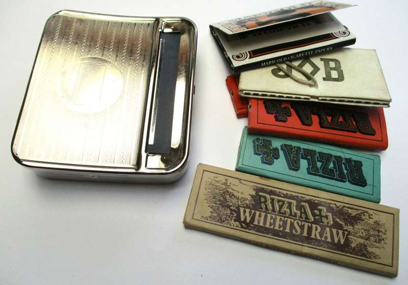 Vintage smoking papers - Rizla / Marigold & cigarette rolling tin