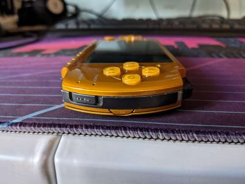 Bright Yellow PSP 3000 / Slim with original box and charger