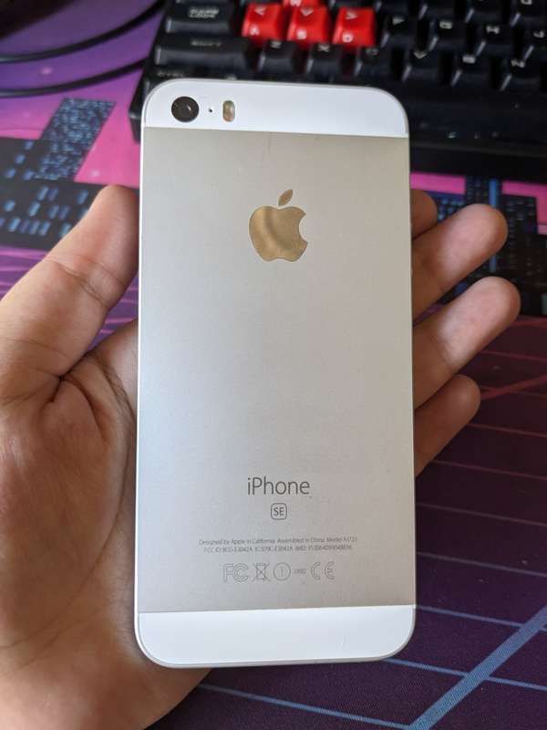 Apple iPHONE SE A1723 - FOR PARTS/REPAIR