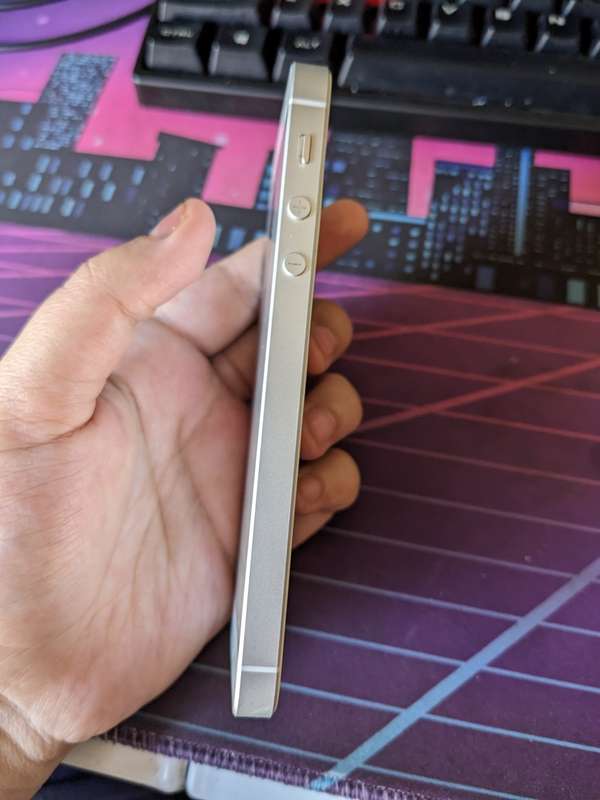 Apple iPHONE SE A1723 - FOR PARTS/REPAIR