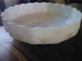BEAUTIFUL MILKGLASS FOOTED BOWL, ANCHOR HOCKING FIREKING WARE