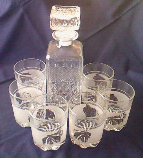 VINTAGE WHISKY DECANTER WITH 6 GLASSES