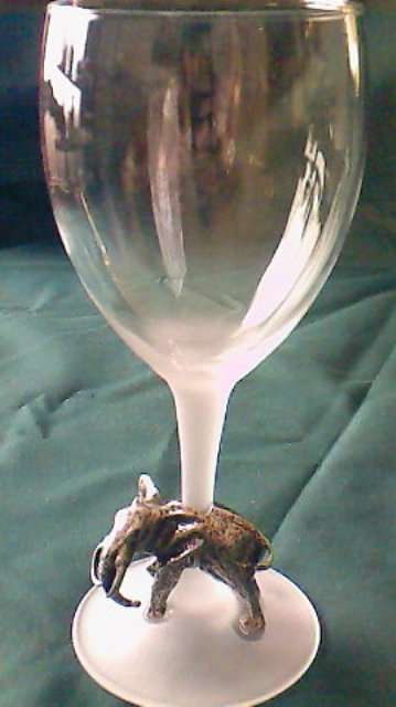 MAKOULPA WINE GLASS WITH PEWTER ELEPHANT