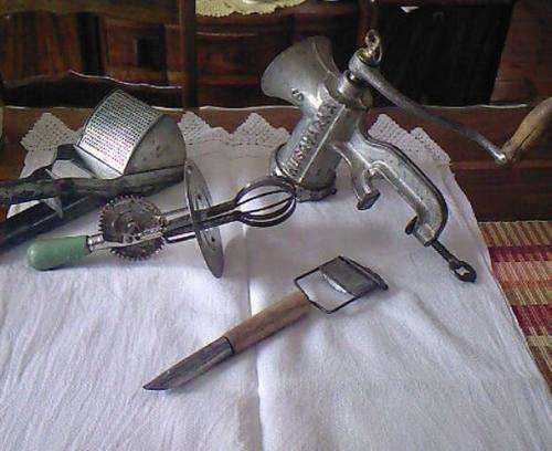 4 VERY OLD KITCHEN UTENSILS : JUST LOOK AT THAT OLD HANDMIXER!