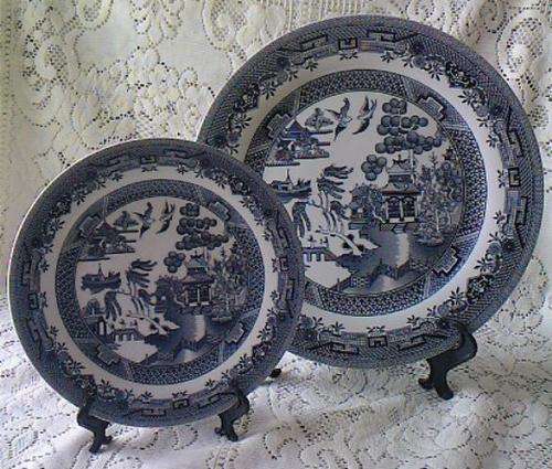 DUO OF TRISA WILLOW DISPLAY PLATES