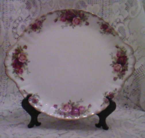 ROYAL ALBERT 'Old Country Roses' HANDLED CAKEPLATE