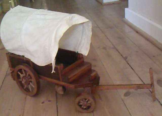 VERY NICE OLD WAGON - FANTASTIC DETAIL!