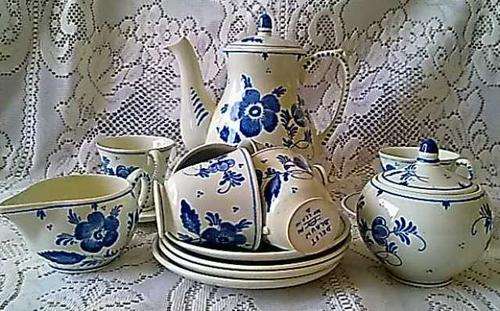 15pc DELFT BLAUW COFFEE SET from DE PLATEEL BAKKERIJ ZUID HOLLAND, GOUDA (c1948)