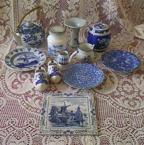 12 PIECES OF BLUE & WHITE PORCELAIN, SOME DELFT