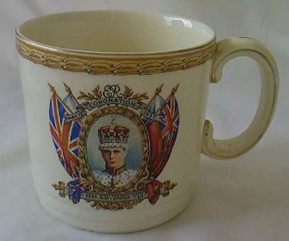 ROYAL MEMORABILIA : 1937 CORONATION MUG : HM EDWARD VIII (GRINDLEY, ENGLAND)