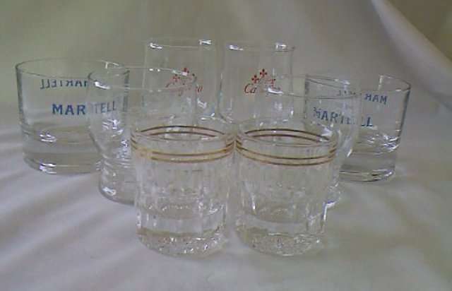 8 COLLECTORS GLASSES FOR YOUR BAR : FOR USE OR DISPLAY