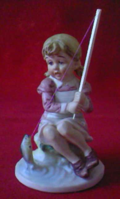 BEAUTIFUL BISQUE PORCELAIN FIGURINE : GIRL CATCHING FISH