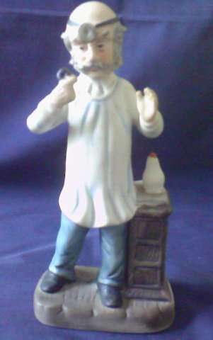 BEAUTIFUL BISQUE PORCELAIN FIGURINE : SCIENTIST