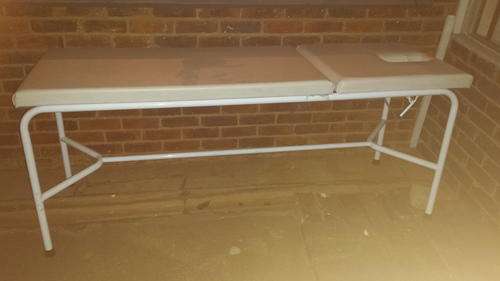 MASSAGE BED