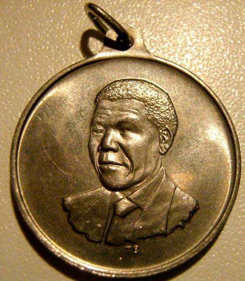 5 x NELSON MANDELA MEDALLIONS - DATED 10-5-94 - BEAUTIFUL PORTRAIT- RARELY SEEN - CRAZY WEDNESDAY