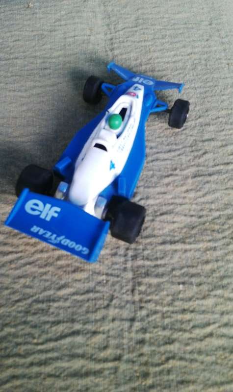 Tyrrell 008