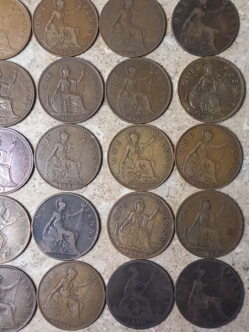 25 x UK  Pennies(not one dabble date/oldest coin 1890
