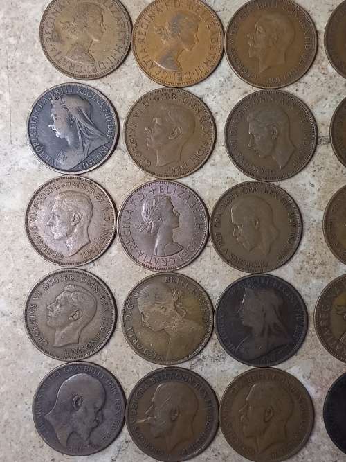 25 x UK  Pennies(not one dabble date/oldest coin 1890