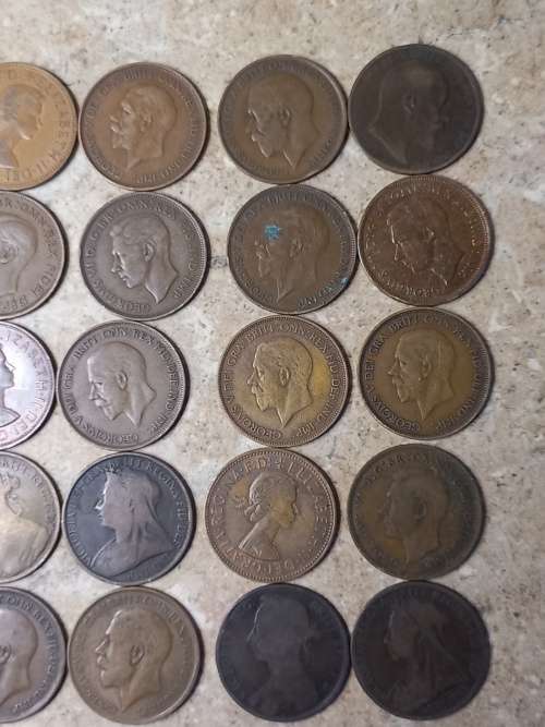 25 x UK  Pennies(not one dabble date/oldest coin 1890
