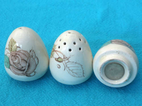 susie cooper prod. salt and pepper cellars  No 1844