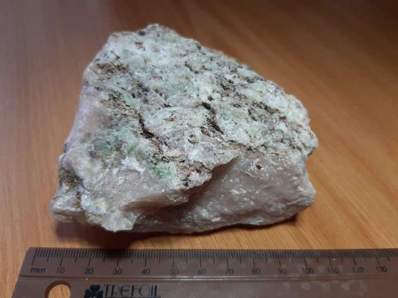 MINERAL SPECIMENS LOT - 36 pieces