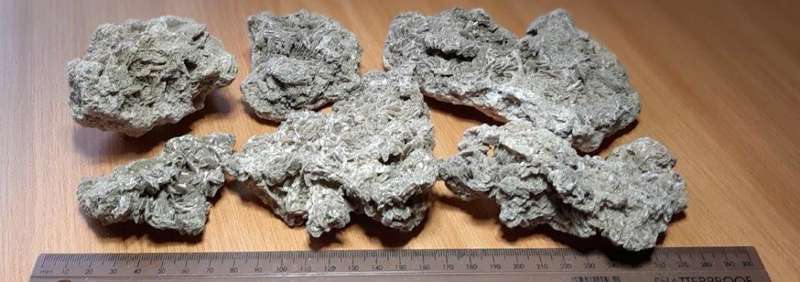 MINERAL SPECIMENS LOT - 36 pieces