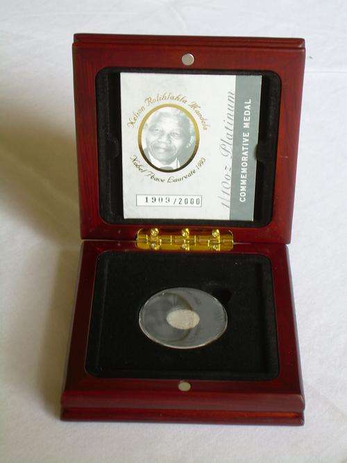 1/10th "PLATINUM" NELSON MANDELA COMMEMORATIVE MADALION