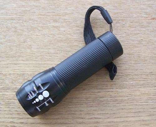 CRAZY    5     ITEM AUCTION NOT TO BE MIST - Torch,game,hearing peace,42 in 1 card reader and tools