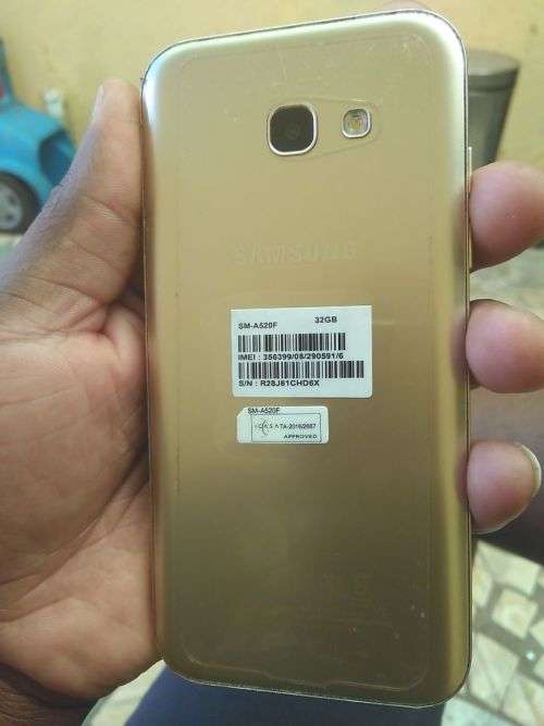 Samsung A5 2017 32GB 3GB RAM ( Lines on the screen)