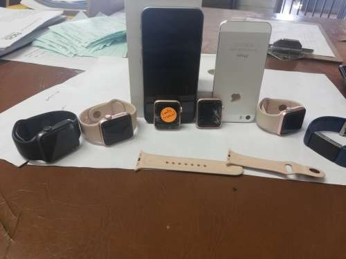 Iphone 6, Iphone 5S & 5 x Apple 2 Watches (Massive Bargain) worth over R30k